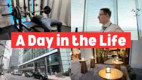A Day in the Life: Working at an Investment Bank (Plus Guide to Investment Banking)